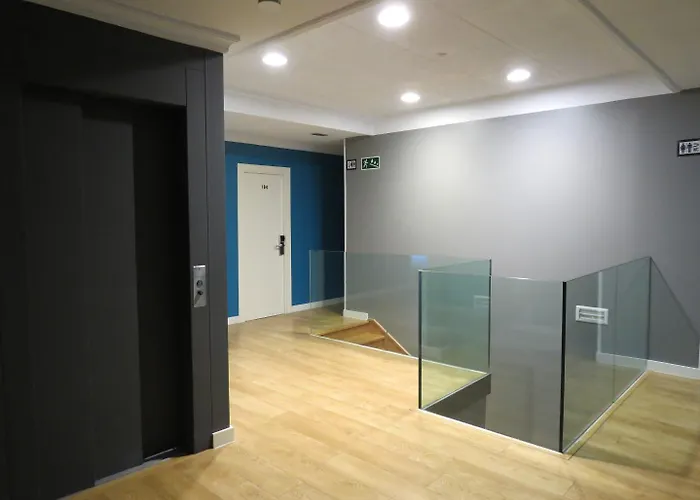 ホテル Don Claudio 3*